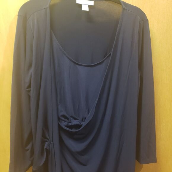 Motherhood Maternity navy blue wrap blouse
Sz medium Excellent condition - Picture 7 of 8